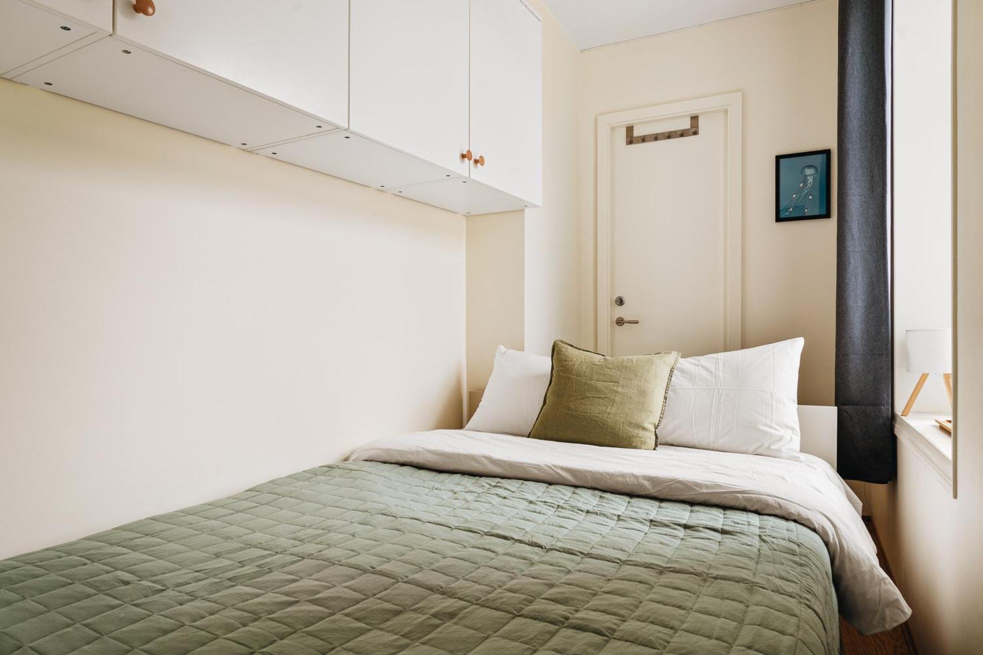 Unique Apartment-romantic Street-easy Check-in Apartment Bergen